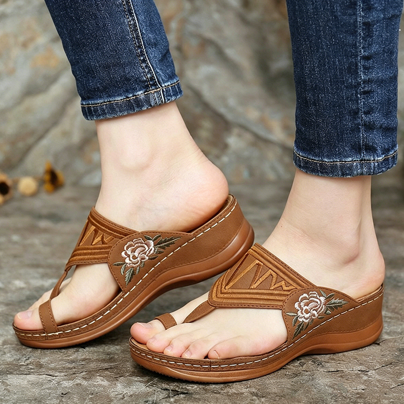 【🔥Oferta especial a mitad de precio🎁】🔥Sandalias retro bordadas de verano | Frescas y transpirables | Soporte ergonómico para el arco del pie | Sin fatiga para caminar todo el día | Antideslizantes y cómodas ✅