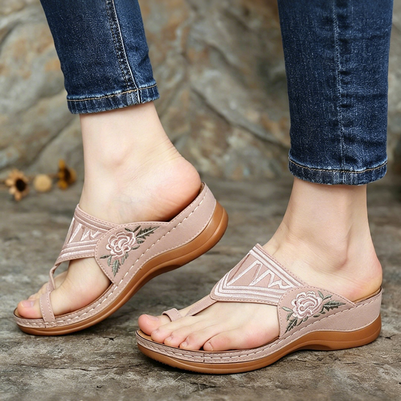【🔥Oferta especial a mitad de precio🎁】🔥Sandalias retro bordadas de verano | Frescas y transpirables | Soporte ergonómico para el arco del pie | Sin fatiga para caminar todo el día | Antideslizantes y cómodas ✅