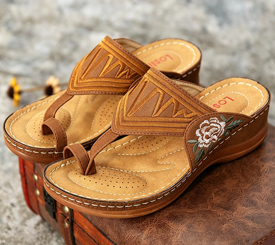 【🔥Oferta especial a mitad de precio🎁】🔥Sandalias retro bordadas de verano | Frescas y transpirables | Soporte ergonómico para el arco del pie | Sin fatiga para caminar todo el día | Antideslizantes y cómodas ✅